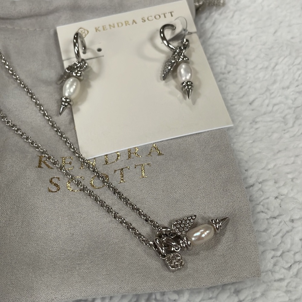 Kendra Scott Mother of Pearl necklace and earring set